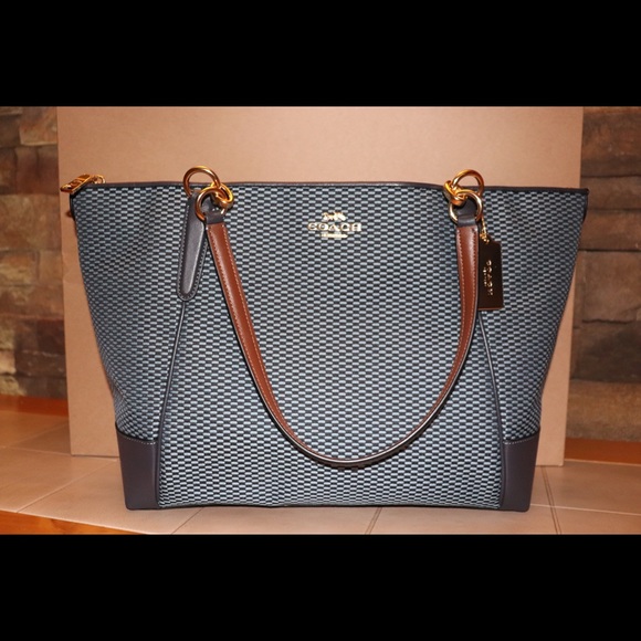 Coach purse - Picture 4 of 8